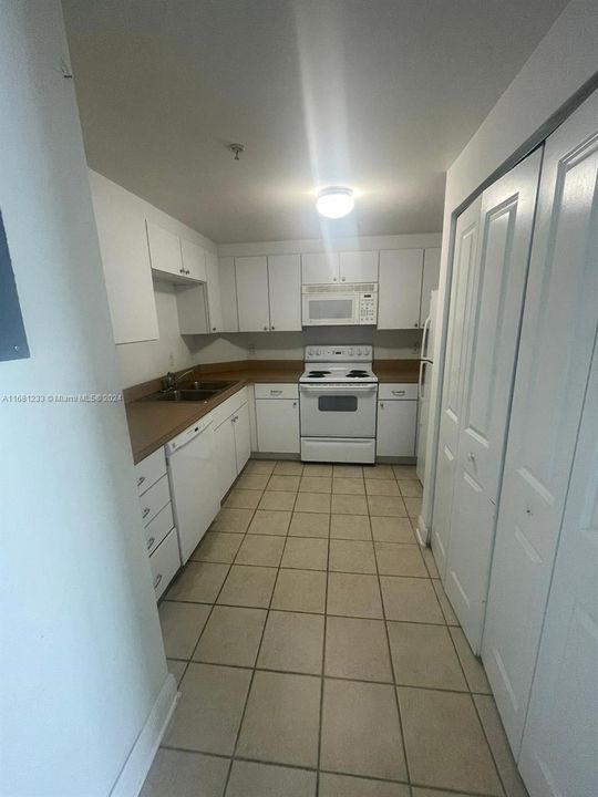 Recently Rented: $3,200 (2 beds, 2 baths, 1069 Square Feet)