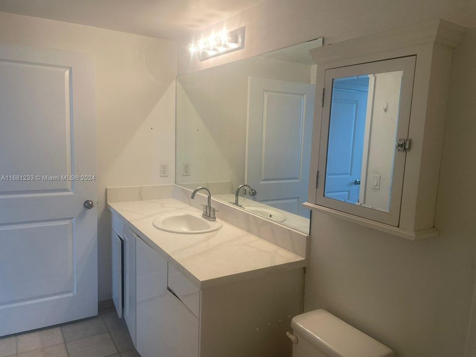 Recently Rented: $3,200 (2 beds, 2 baths, 1069 Square Feet)