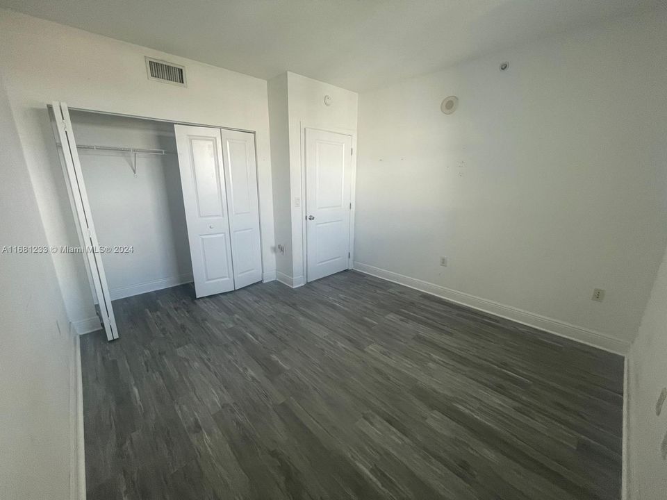 Recently Rented: $3,200 (2 beds, 2 baths, 1069 Square Feet)