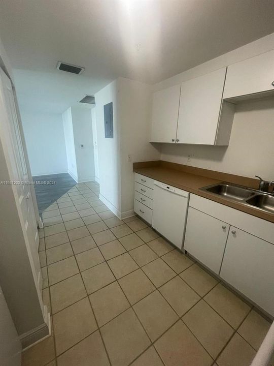 Recently Rented: $3,200 (2 beds, 2 baths, 1069 Square Feet)