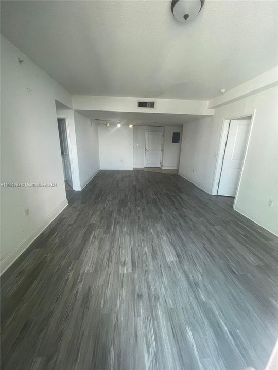 Recently Rented: $3,200 (2 beds, 2 baths, 1069 Square Feet)