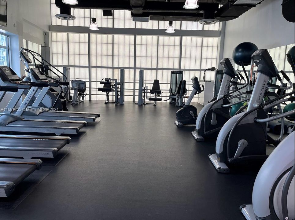 Recently Rented: $3,200 (2 beds, 2 baths, 1069 Square Feet)