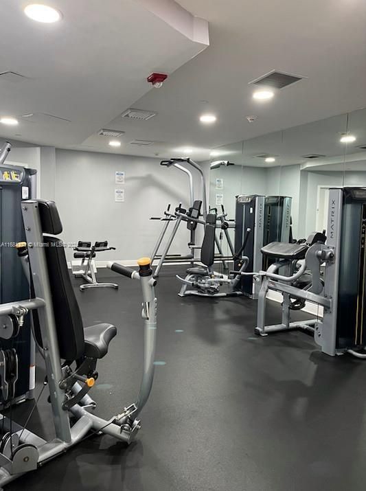 Recently Rented: $3,200 (2 beds, 2 baths, 1069 Square Feet)