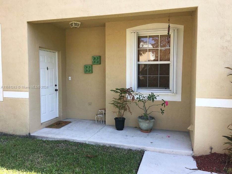 For Rent: $3,500 (4 beds, 2 baths, 1737 Square Feet)