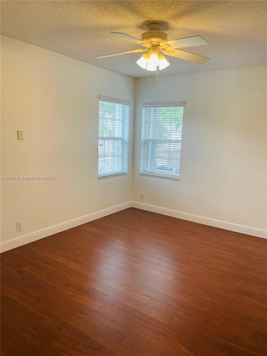 For Rent: $3,500 (4 beds, 2 baths, 1737 Square Feet)