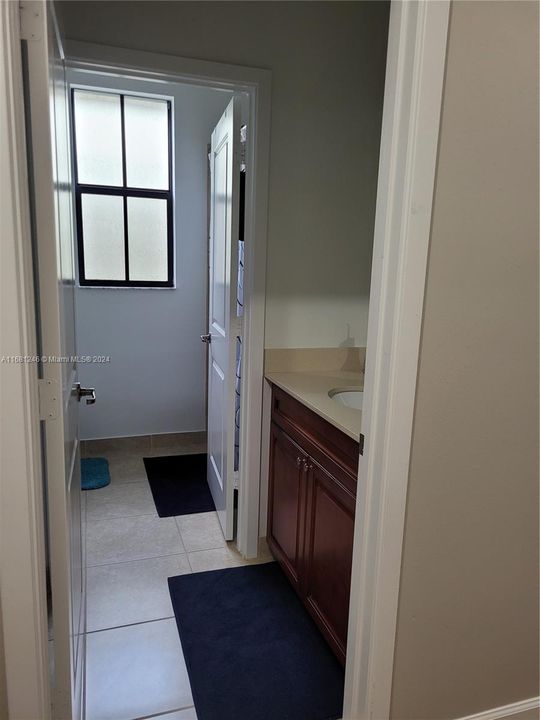 For Rent: $4,100 (4 beds, 2 baths, 1918 Square Feet)