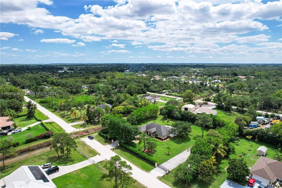 For Sale: $950,000 (4 beds, 2 baths, 2115 Square Feet)