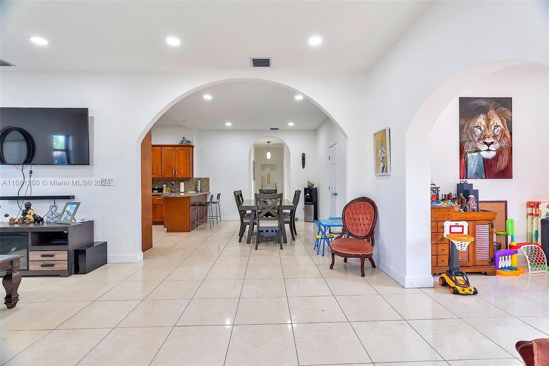 En Venta: $1,100,000 (0 camas, 0 baños, 1951 Pies cuadrados)