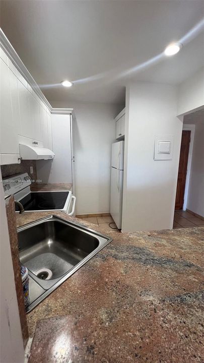 For Rent: $2,100 (2 beds, 2 baths, 820 Square Feet)