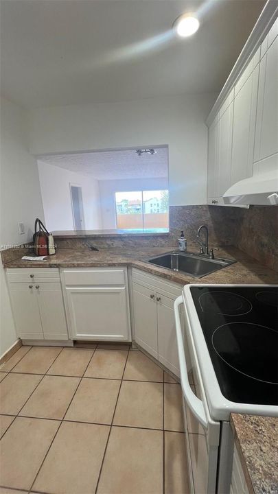 For Rent: $2,100 (2 beds, 2 baths, 820 Square Feet)