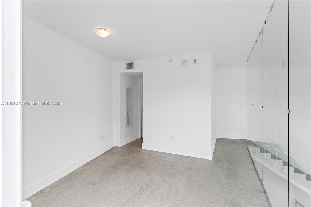 For Rent: $3,300 (1 beds, 1 baths, 750 Square Feet)