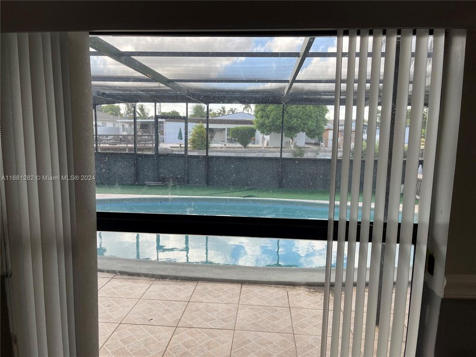 En Venta: $625,000 (4 camas, 2 baños, 1586 Pies cuadrados)