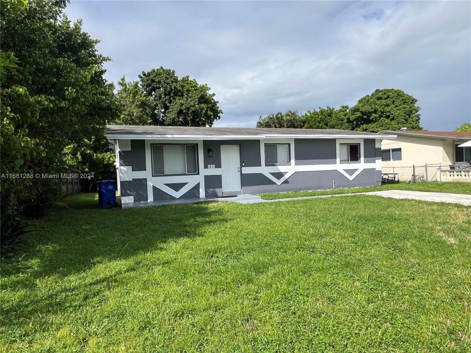 For Sale: $389,000 (3 beds, 2 baths, 1056 Square Feet)