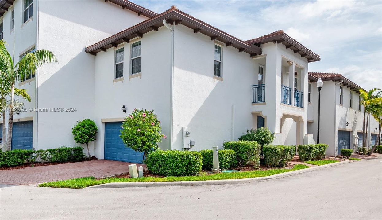 Active With Contract: $3,400 (3 beds, 2 baths, 1743 Square Feet)