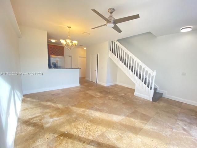 For Rent: $2,625 (2 beds, 1 baths, 906 Square Feet)