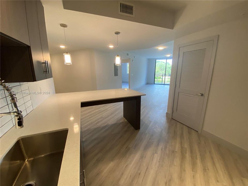 For Rent: $3,155 (2 beds, 2 baths, 1292 Square Feet)