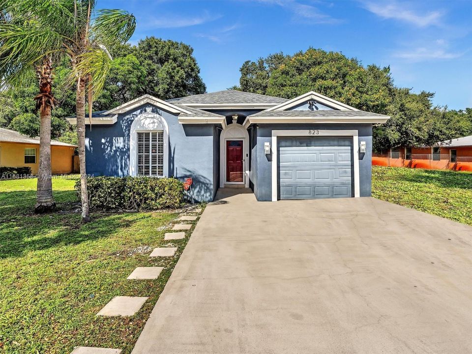 For Sale: $549,900 (4 beds, 2 baths, 1424 Square Feet)