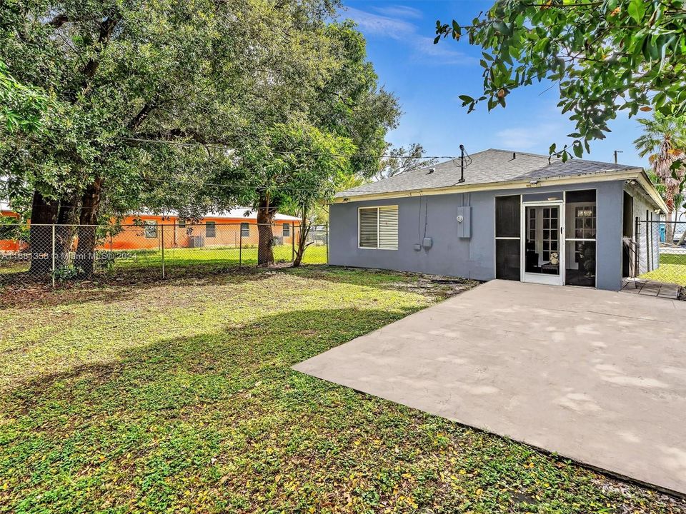 For Sale: $549,900 (4 beds, 2 baths, 1424 Square Feet)