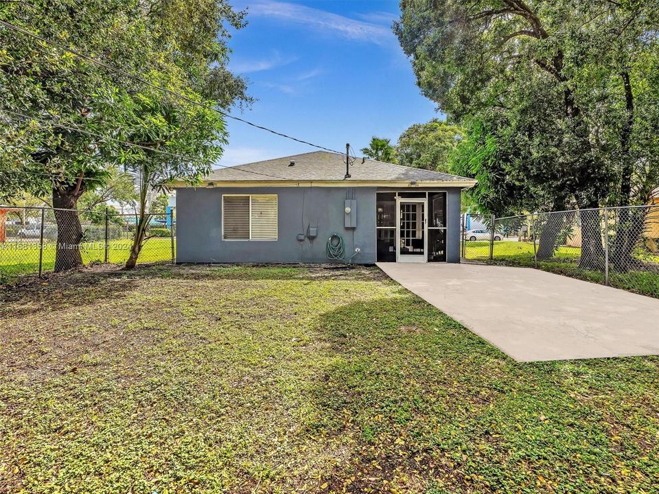 For Sale: $549,900 (4 beds, 2 baths, 1424 Square Feet)