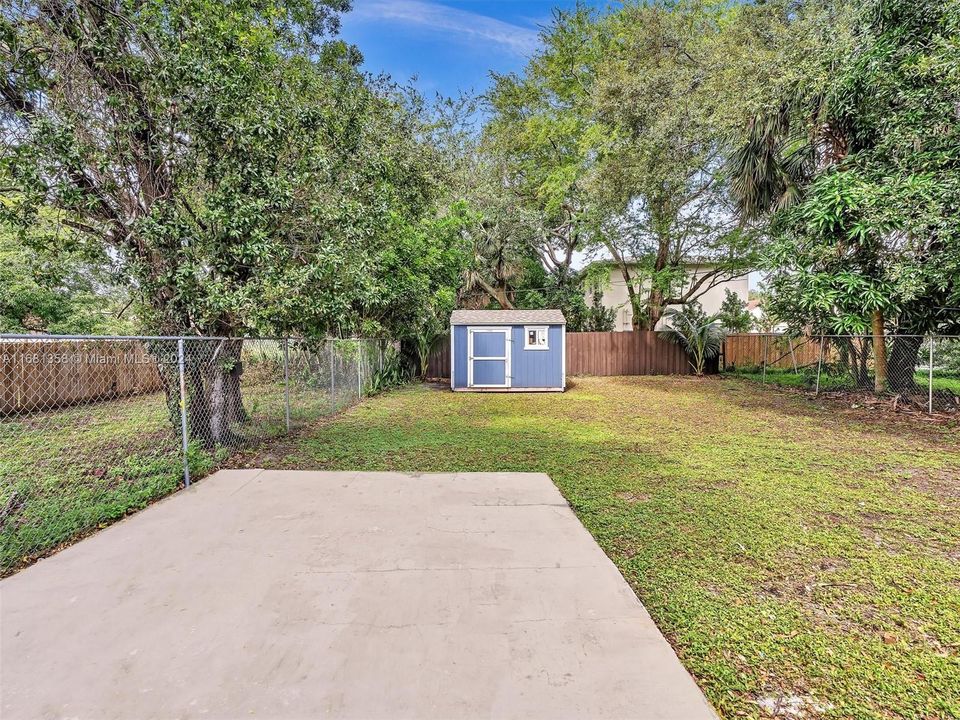 For Sale: $549,900 (4 beds, 2 baths, 1424 Square Feet)