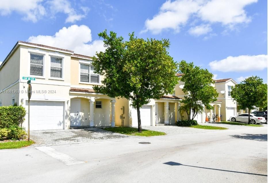 For Sale: $399,000 (3 beds, 2 baths, 1486 Square Feet)