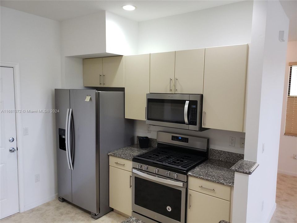 For Rent: $3,400 (3 beds, 2 baths, 1628 Square Feet)