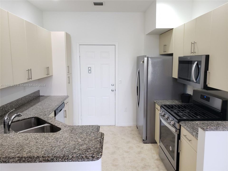 For Rent: $3,400 (3 beds, 2 baths, 1628 Square Feet)