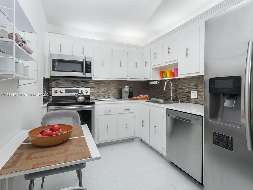 For Sale: $399,900 (2 beds, 2 baths, 1313 Square Feet)