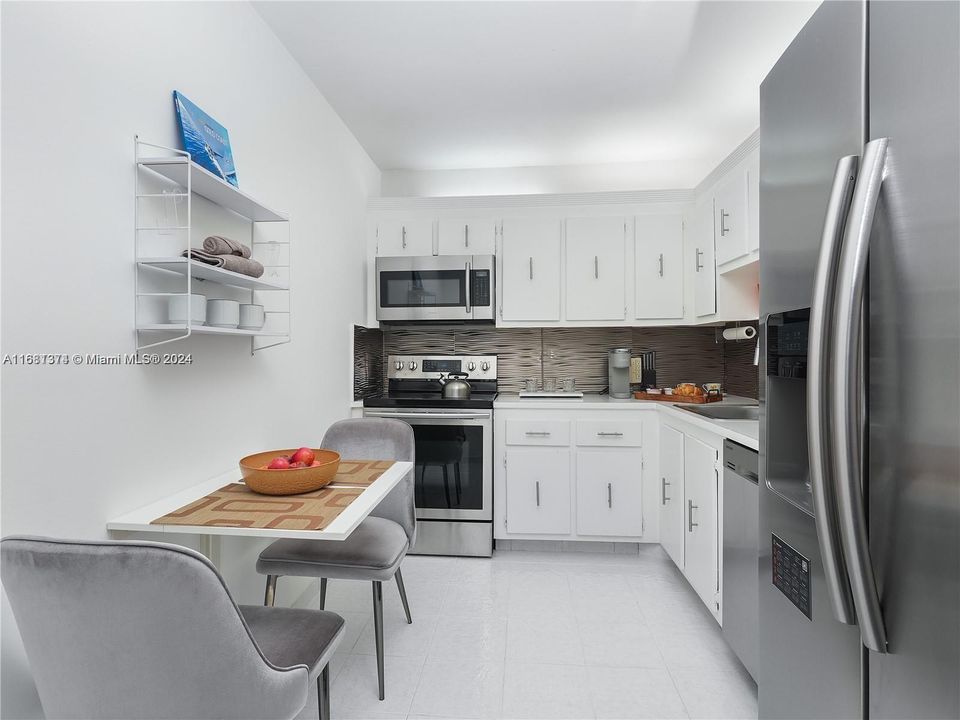 For Sale: $399,900 (2 beds, 2 baths, 1313 Square Feet)