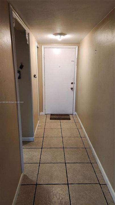 For Sale: $245,000 (2 beds, 1 baths, 998 Square Feet)