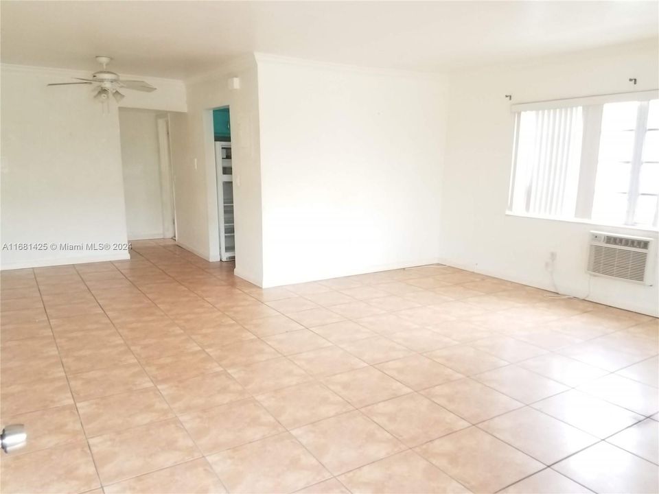 For Rent: $1,500 (1 beds, 1 baths, 740 Square Feet)