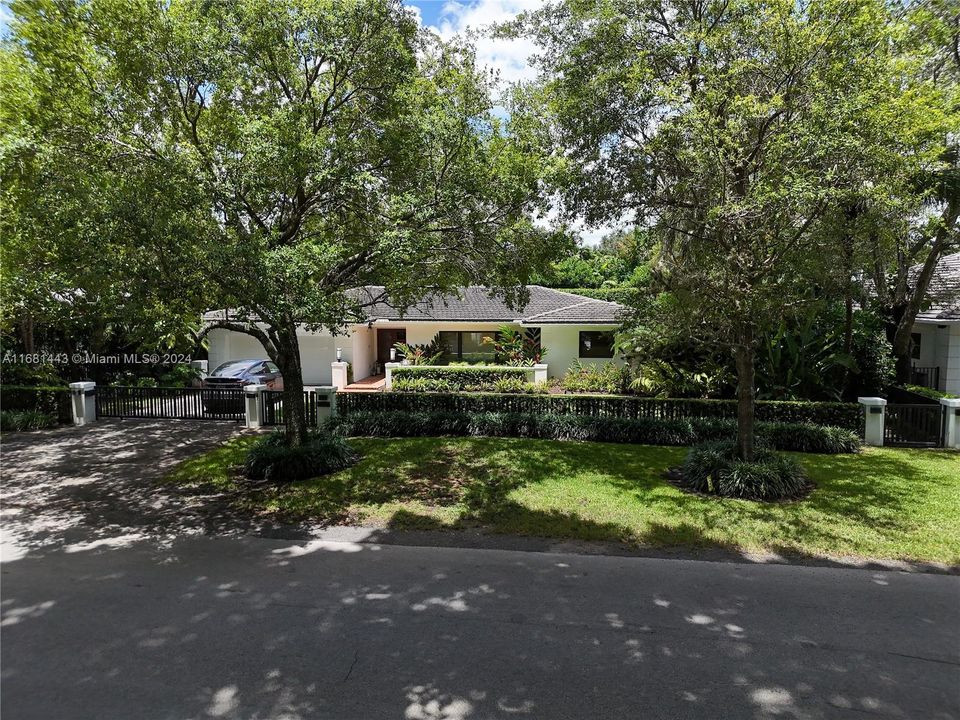 For Sale: $3,500,000 (4 beds, 4 baths, 2587 Square Feet)