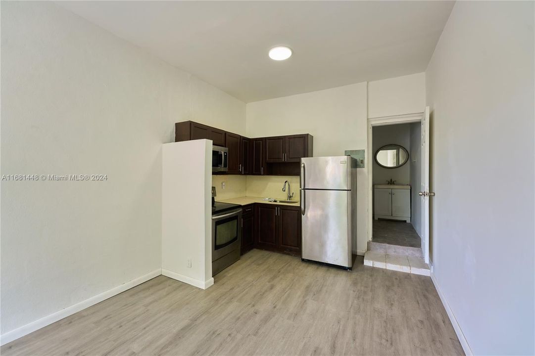 For Rent: $1,800 (1 beds, 1 baths, 450 Square Feet)