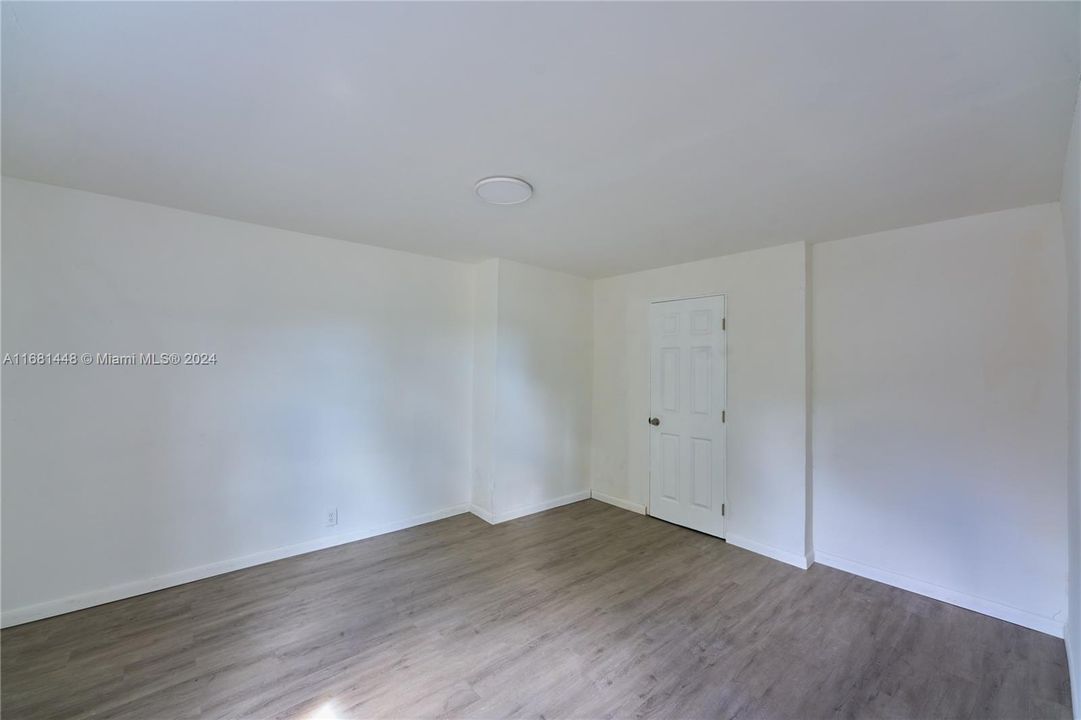 For Rent: $1,800 (1 beds, 1 baths, 450 Square Feet)