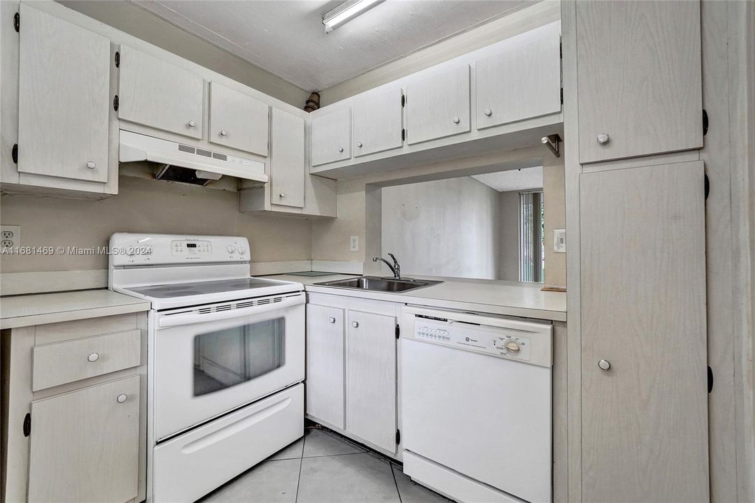 For Rent: $1,650 (1 beds, 1 baths, 870 Square Feet)