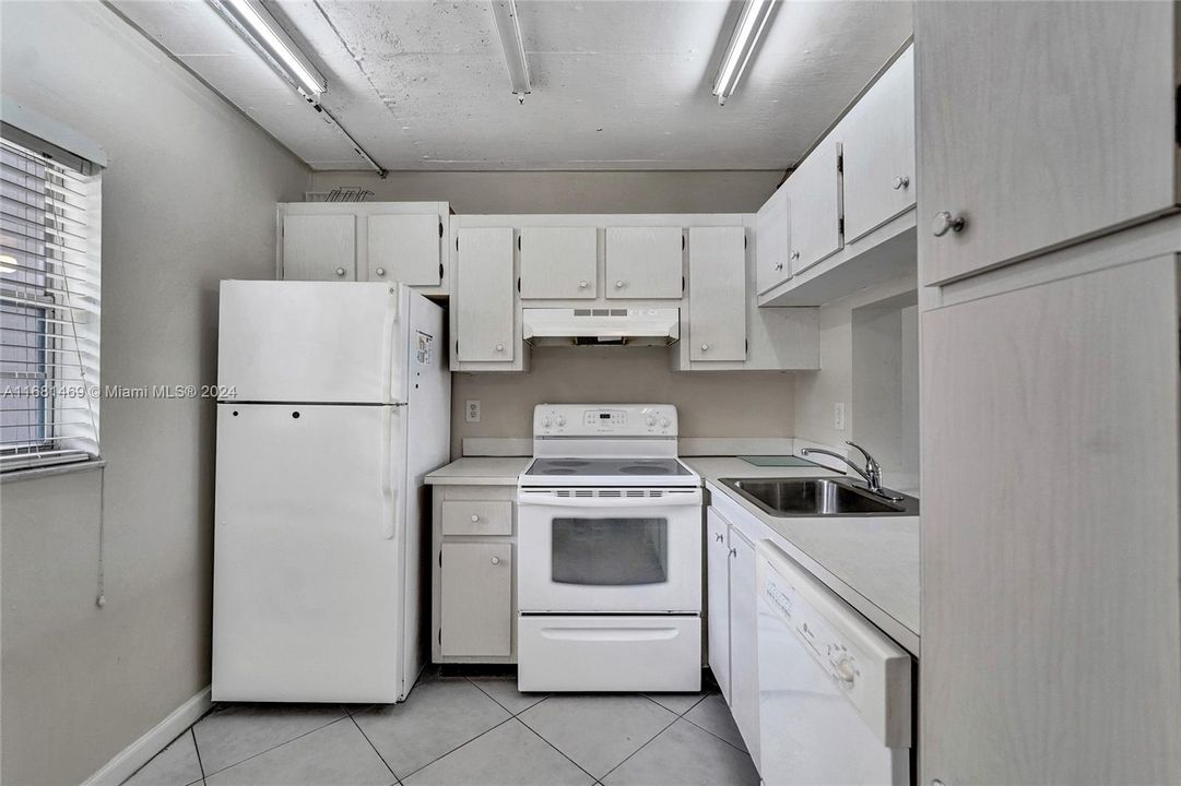 For Rent: $1,650 (1 beds, 1 baths, 870 Square Feet)