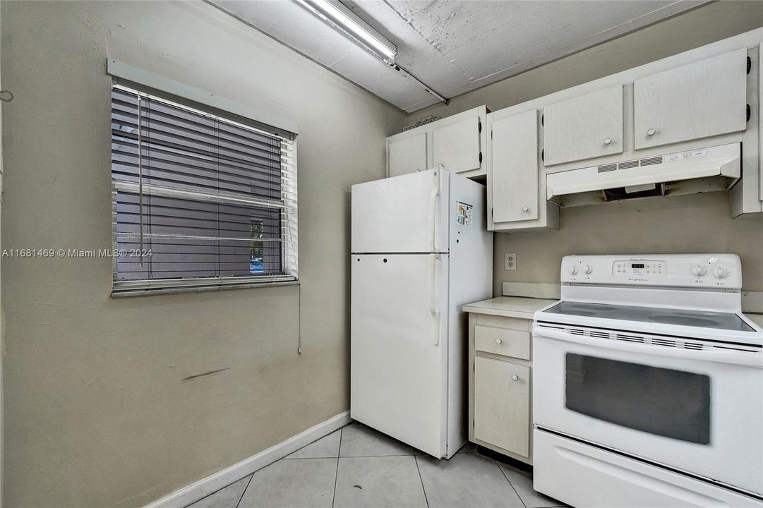 For Rent: $1,650 (1 beds, 1 baths, 870 Square Feet)