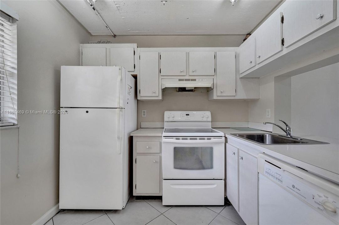 For Rent: $1,650 (1 beds, 1 baths, 870 Square Feet)