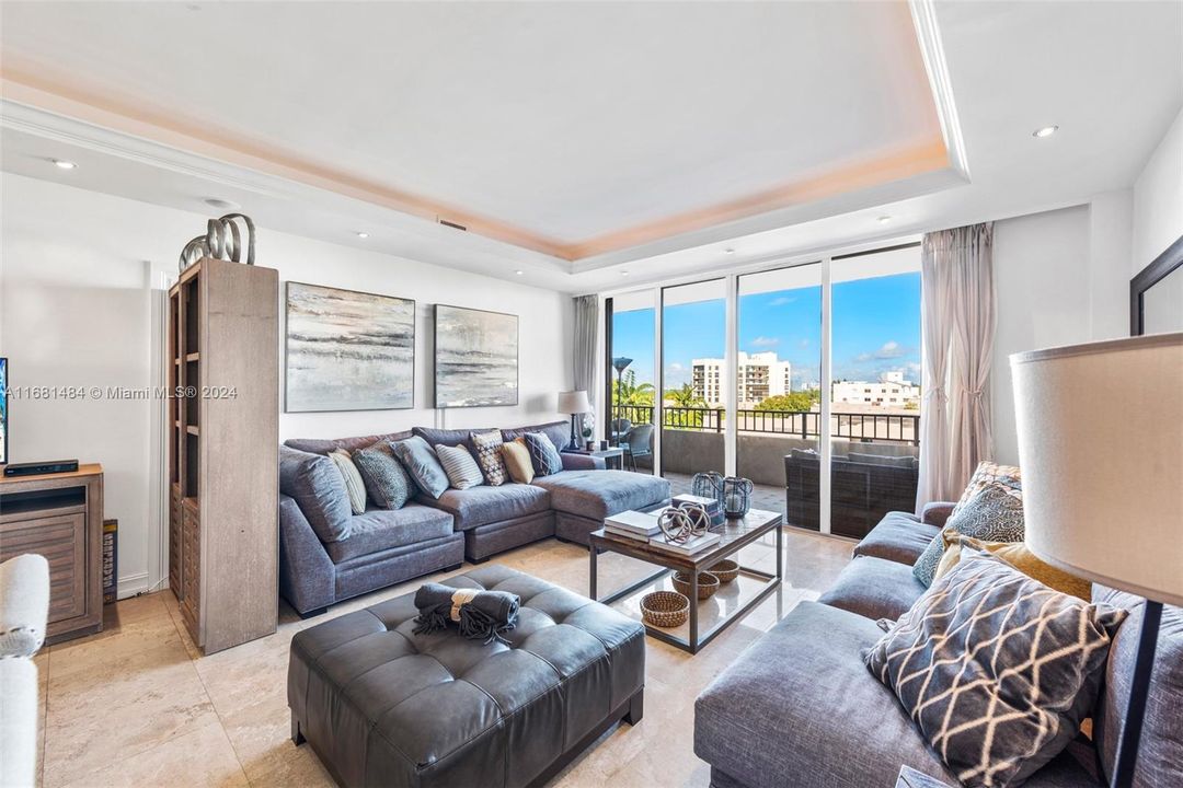 For Sale: $1,295,000 (2 beds, 2 baths, 1532 Square Feet)