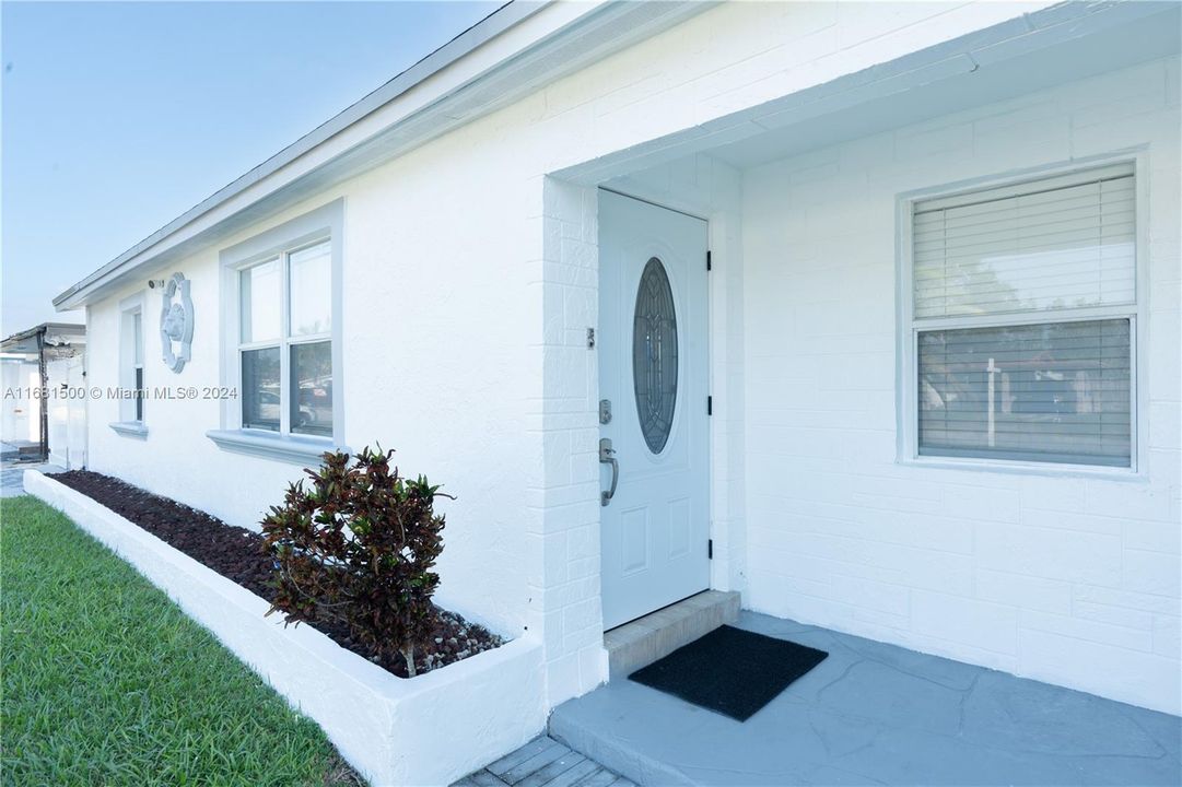 Active With Contract: $3,600 (3 beds, 2 baths, 1275 Square Feet)