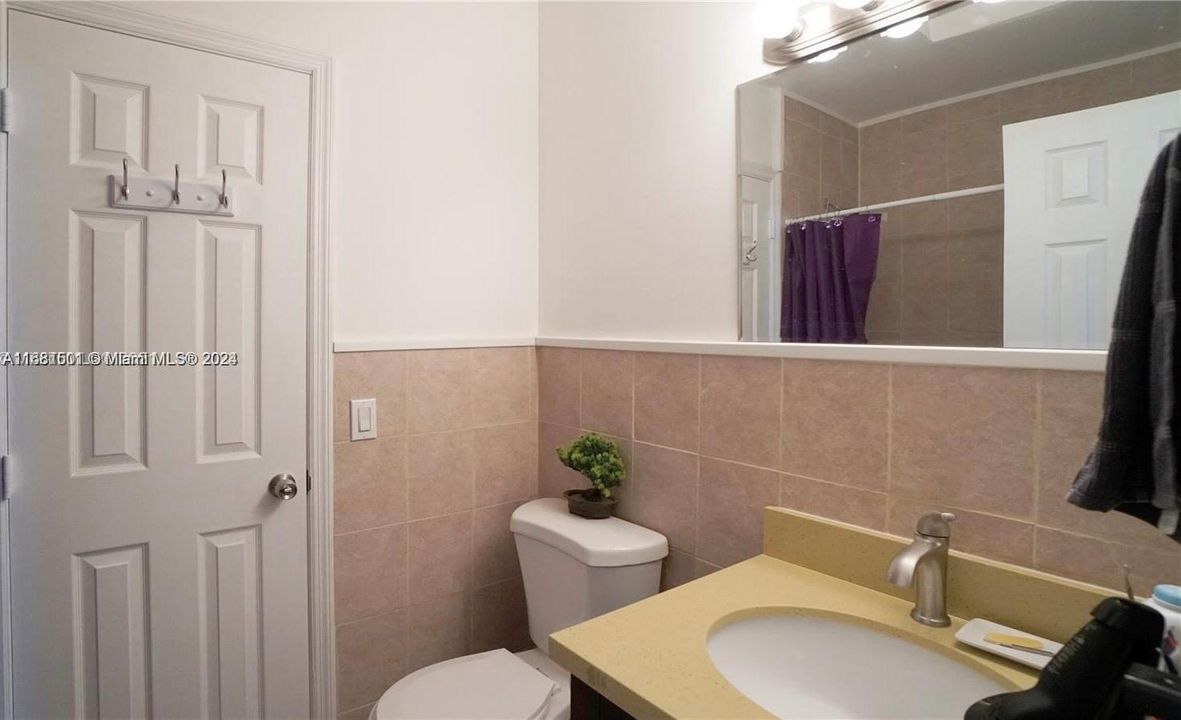 Active With Contract: $2,500 (2 beds, 2 baths, 884 Square Feet)