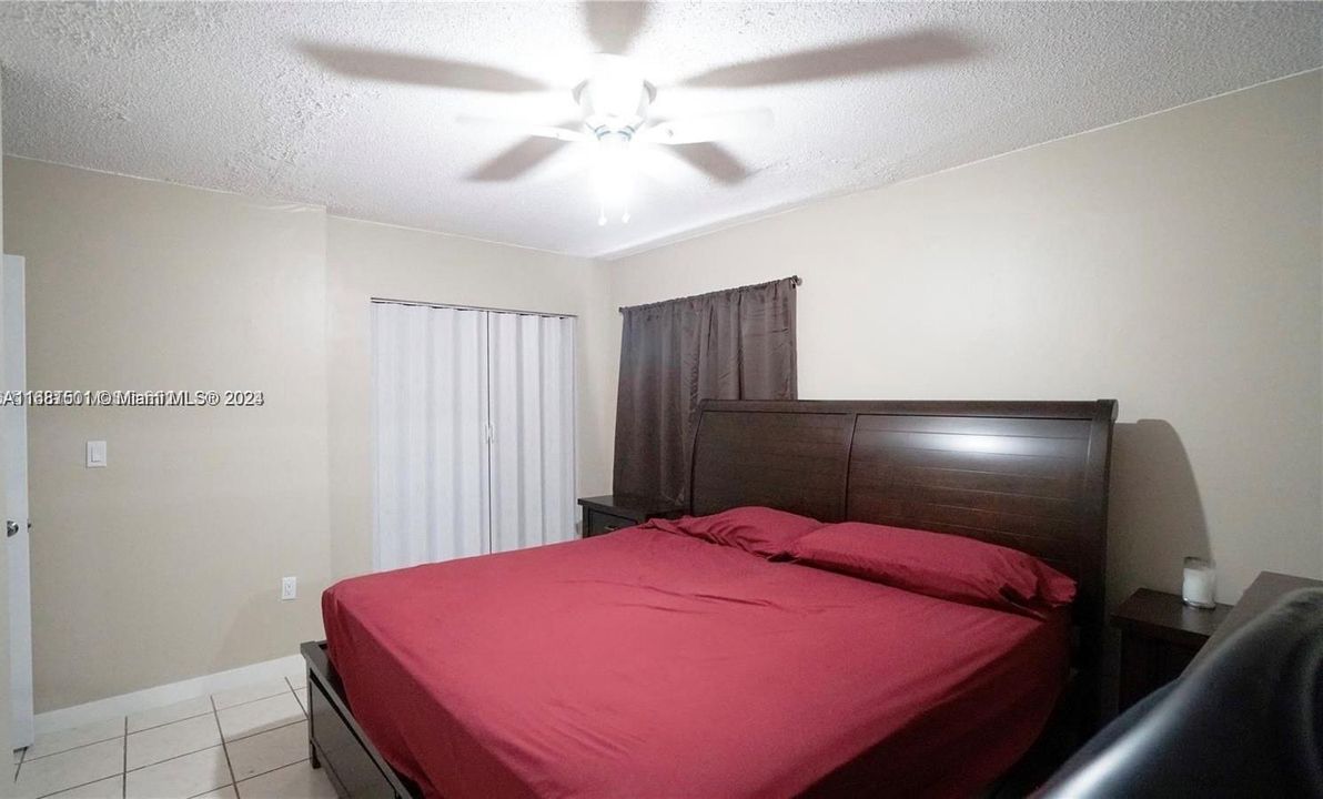 Active With Contract: $2,500 (2 beds, 2 baths, 884 Square Feet)