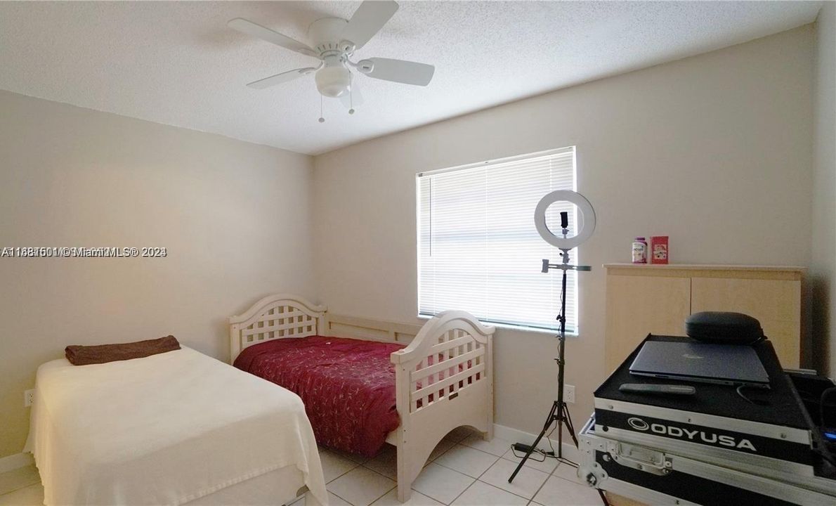 Active With Contract: $2,500 (2 beds, 2 baths, 884 Square Feet)