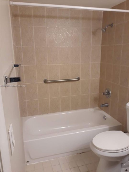 Active With Contract: $1,850 (2 beds, 1 baths, 784 Square Feet)