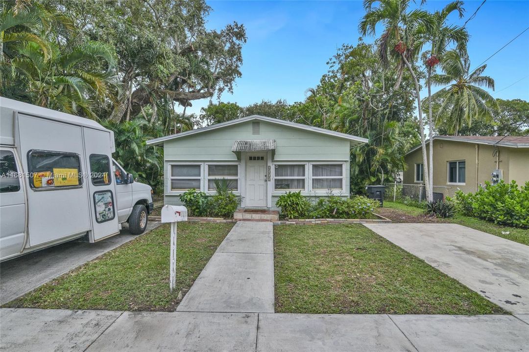 For Sale: $510,000 (4 beds, 2 baths, 1560 Square Feet)