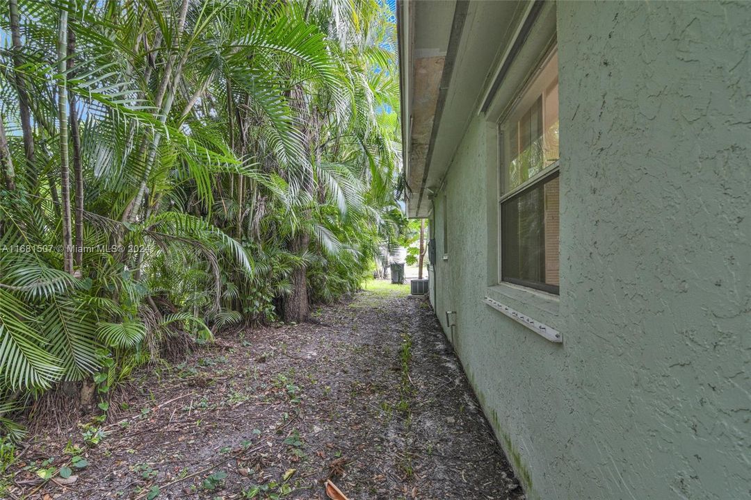 For Sale: $510,000 (4 beds, 2 baths, 1560 Square Feet)