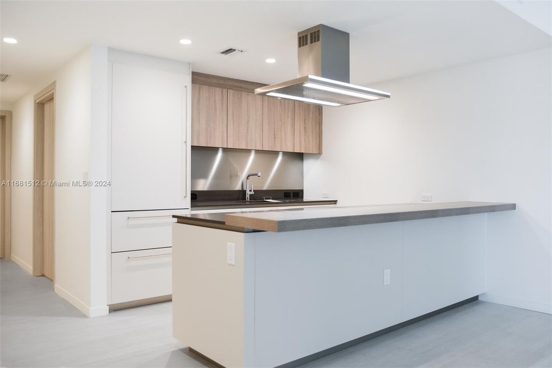 For Sale: $1,120,000 (1 beds, 2 baths, 1107 Square Feet)