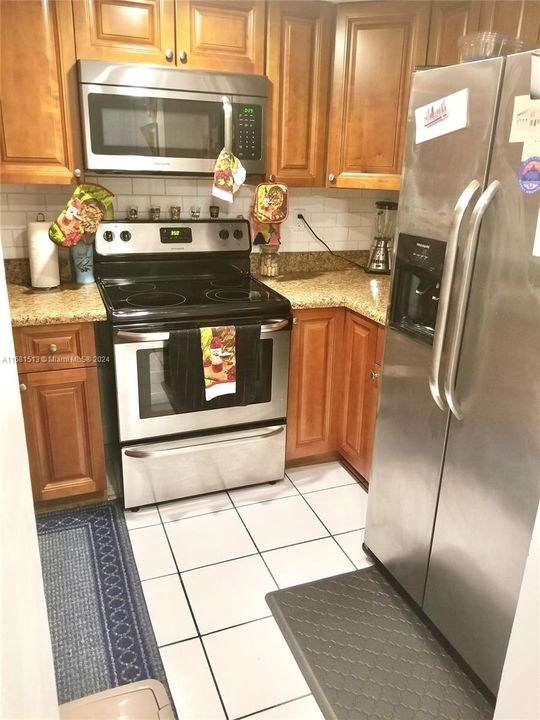 For Rent: $1,950 (1 beds, 1 baths, 989 Square Feet)