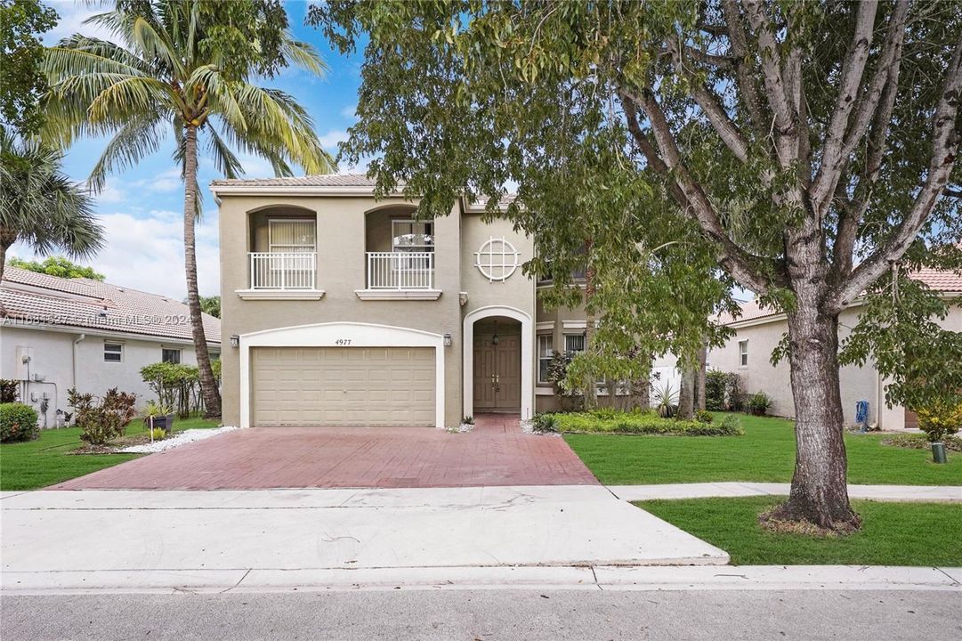 Active With Contract: $484,900 (5 beds, 2 baths, 3184 Square Feet)