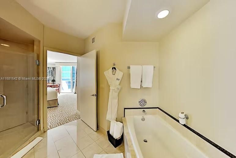 For Sale: $790,000 (1 beds, 1 baths, 1021 Square Feet)